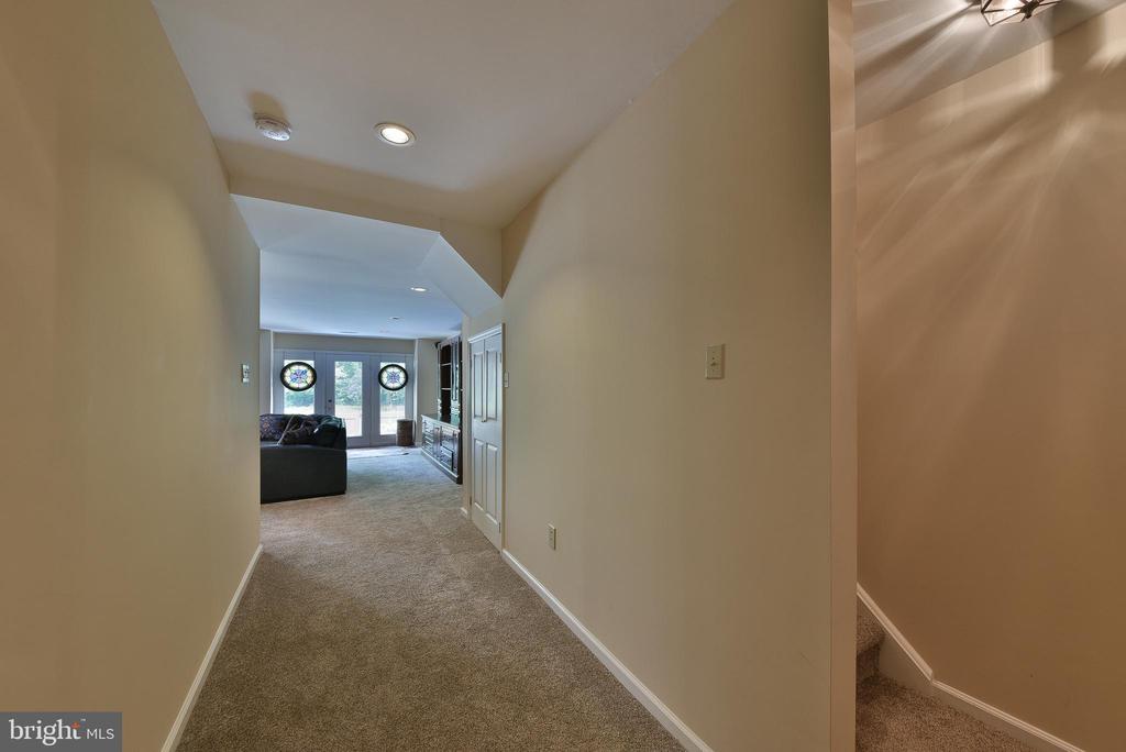 19 HIGHGATE LN