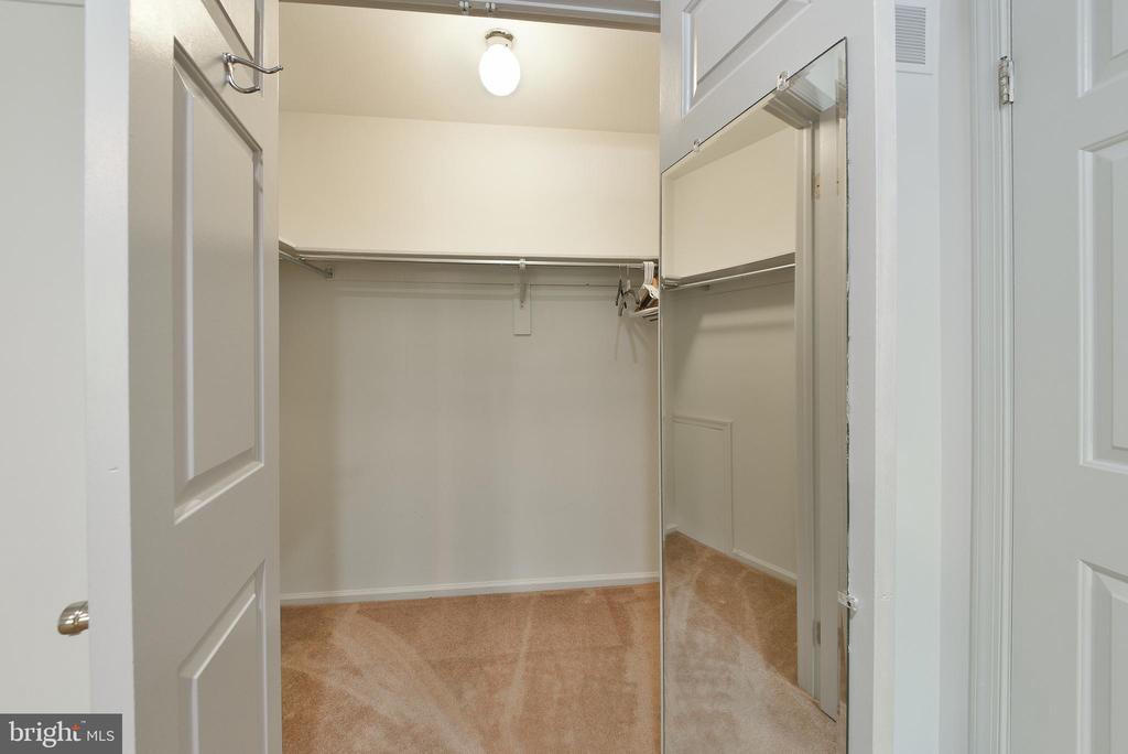 19 HIGHGATE LN