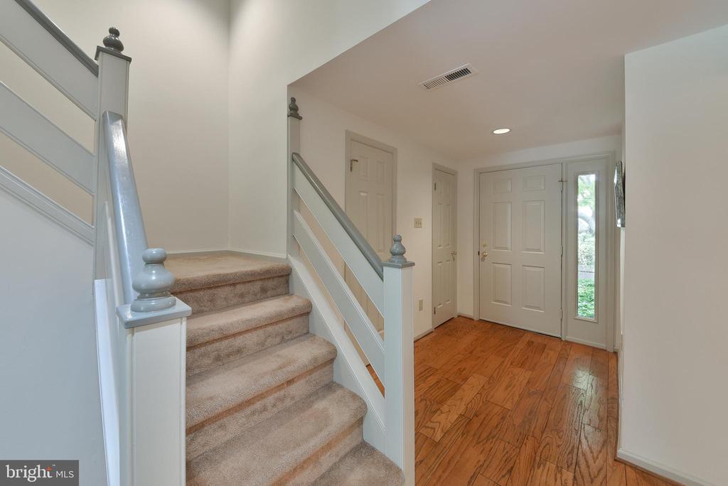 19 HIGHGATE LN