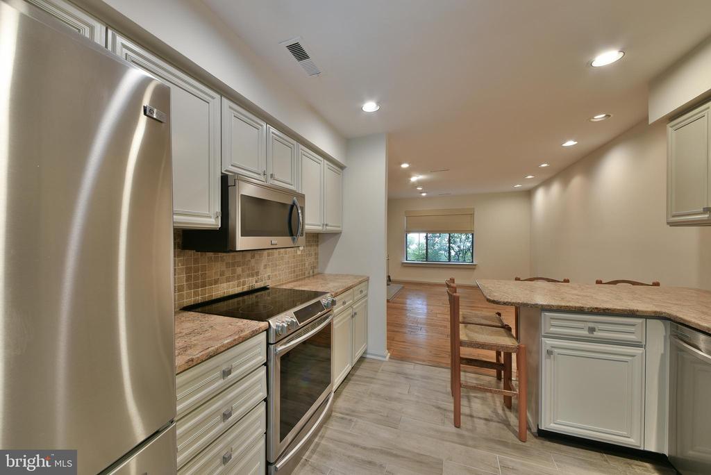 19 HIGHGATE LN