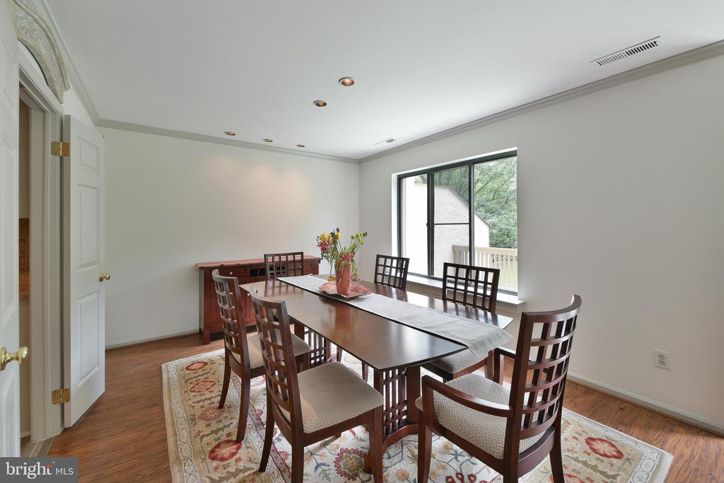 19 HIGHGATE LN
