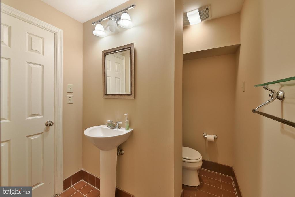 19 HIGHGATE LN