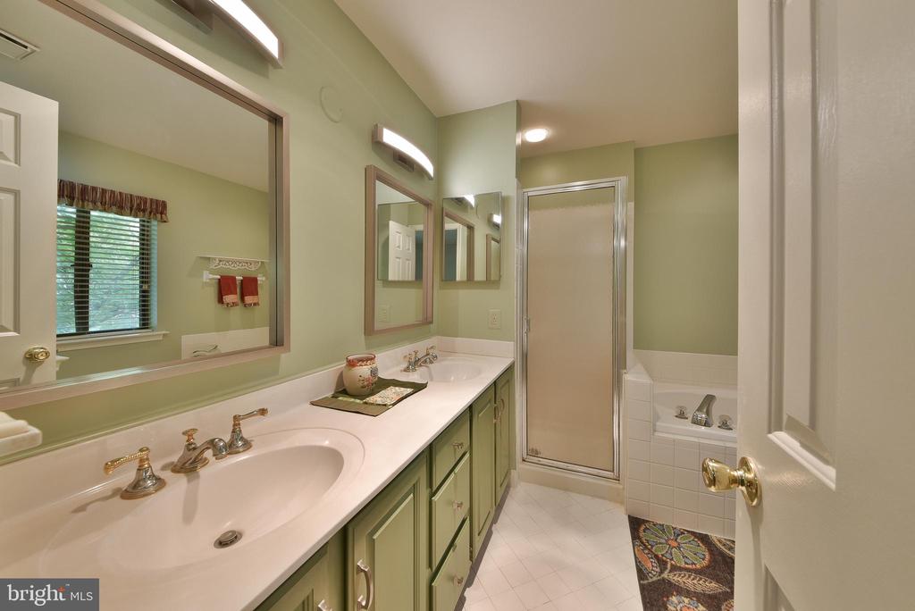19 HIGHGATE LN