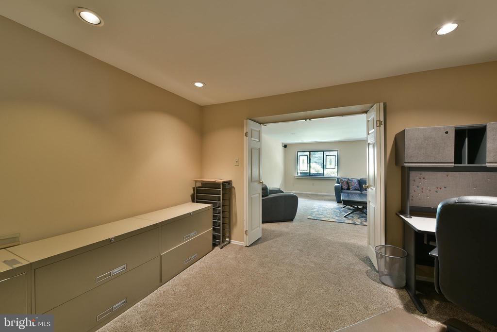19 HIGHGATE LN
