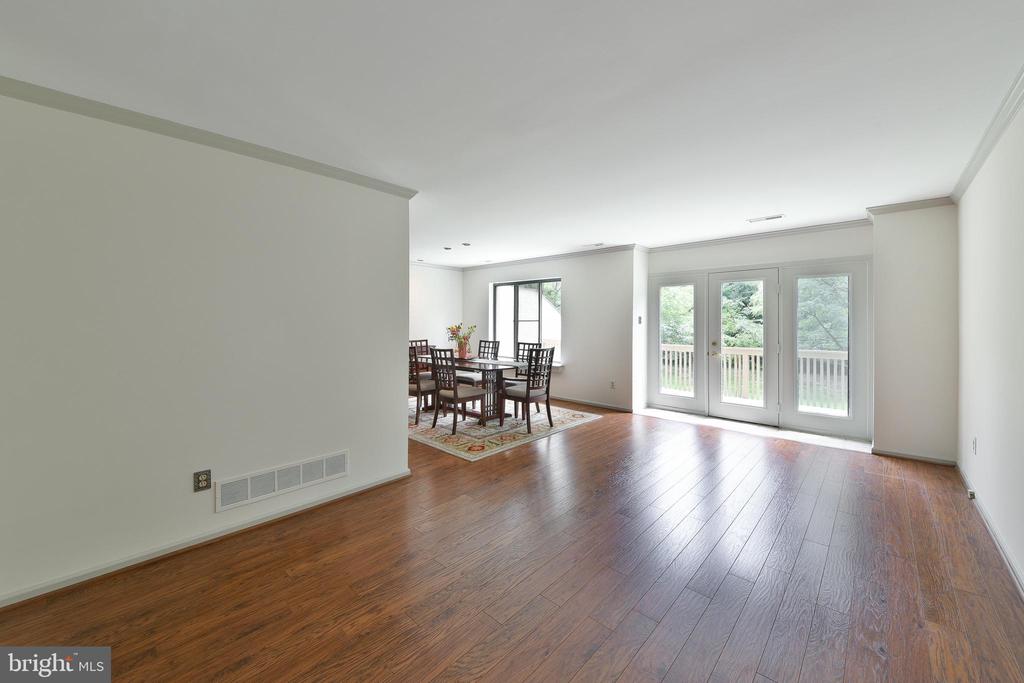 19 HIGHGATE LN