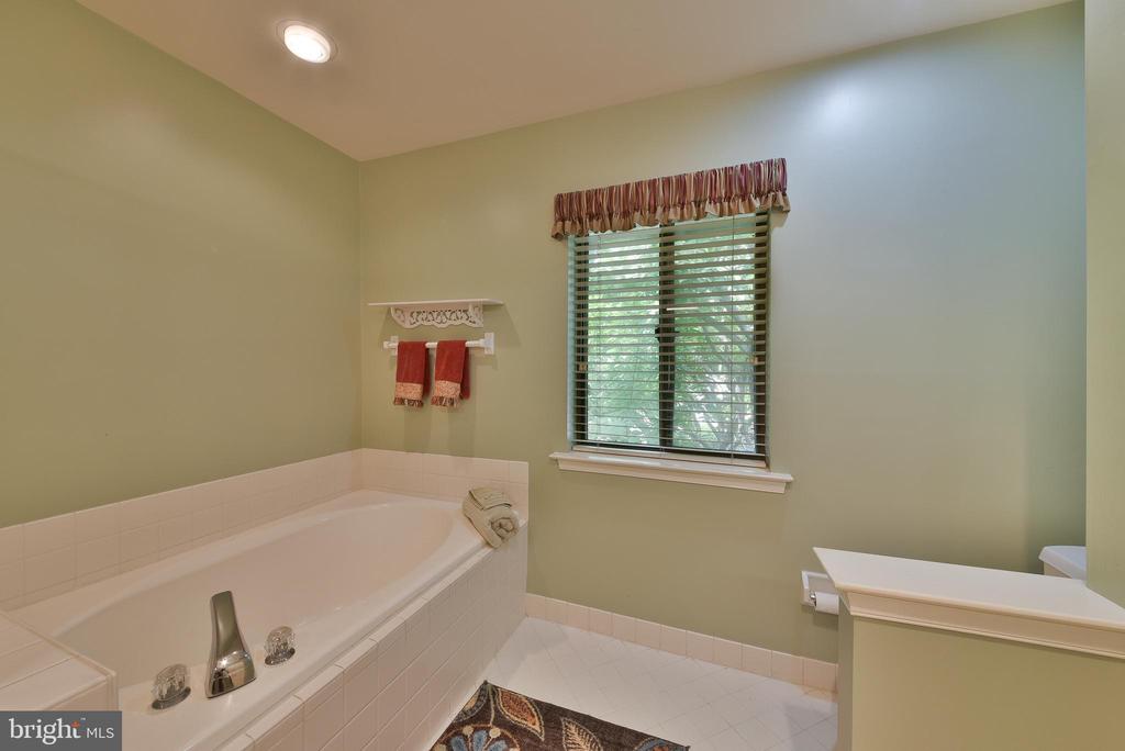 19 HIGHGATE LN