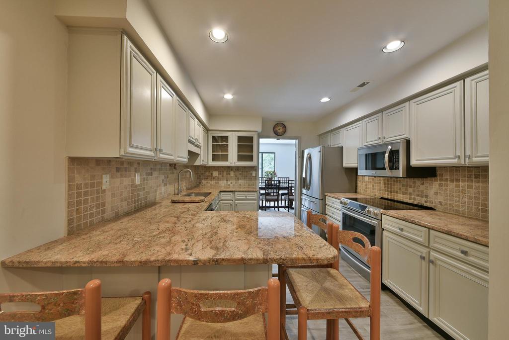 19 HIGHGATE LN