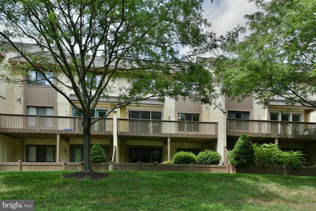 19 HIGHGATE LN