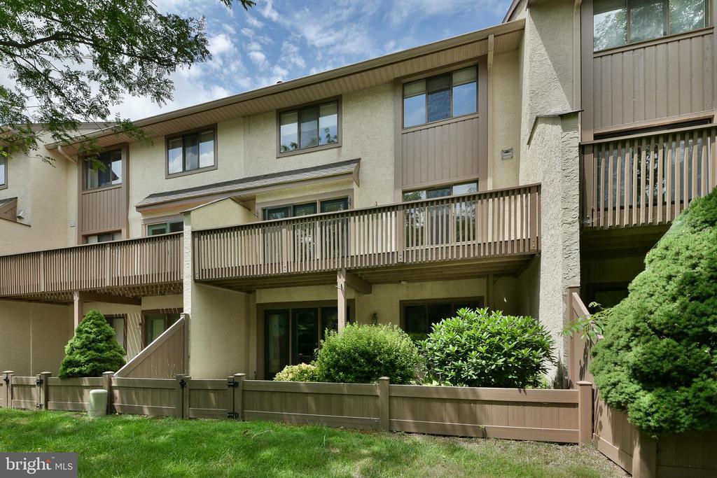 19 HIGHGATE LN
