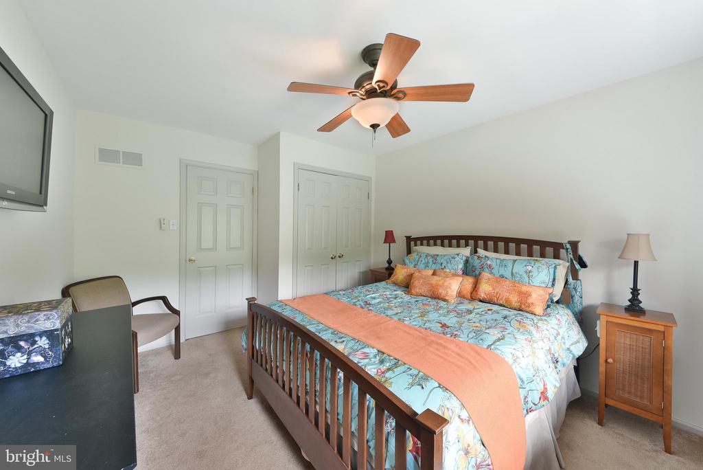 19 HIGHGATE LN