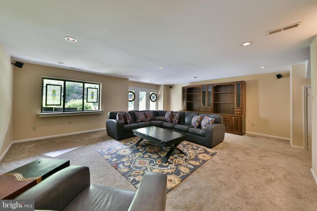19 HIGHGATE LN