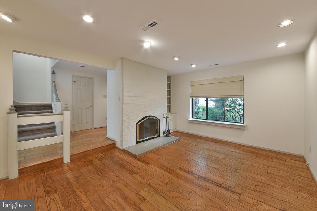 19 HIGHGATE LN