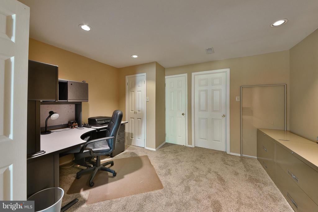 19 HIGHGATE LN