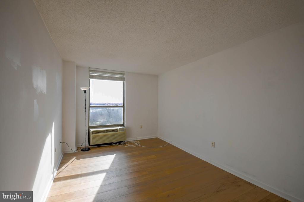 666 W Germantown Pike #2501