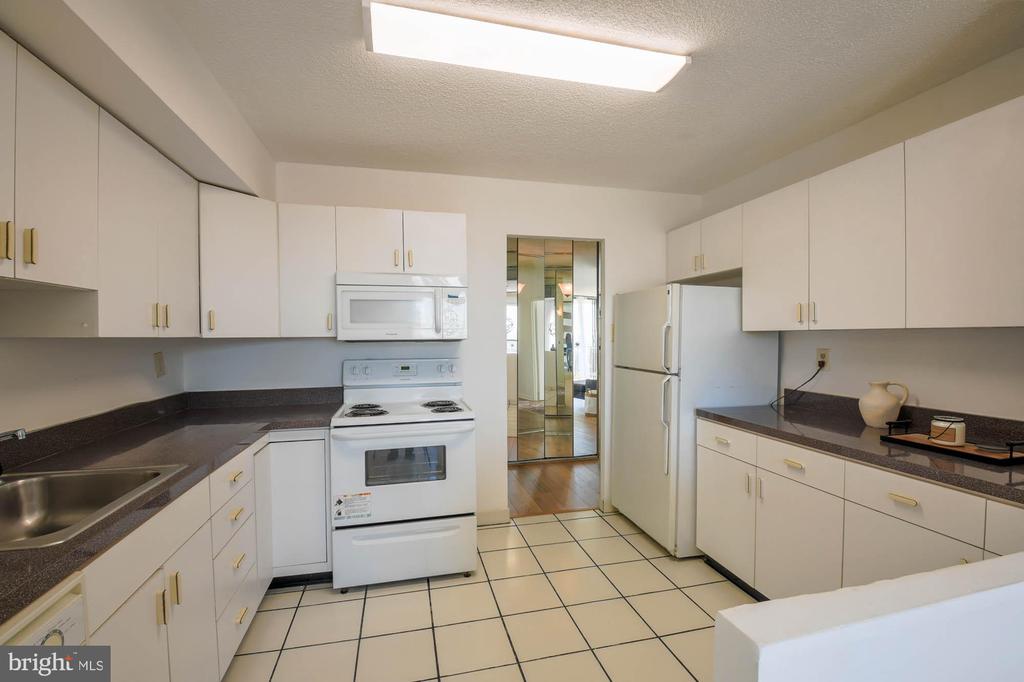 666 W Germantown Pike #2501