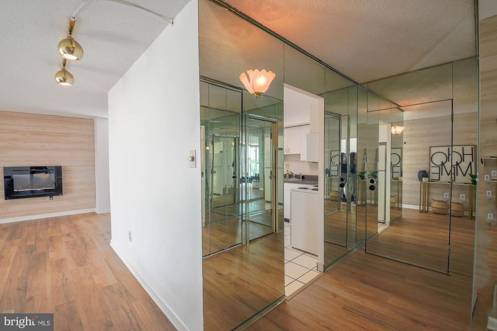 666 W Germantown Pike #2501