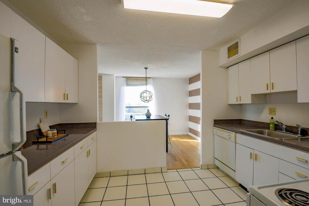 666 W Germantown Pike #2501