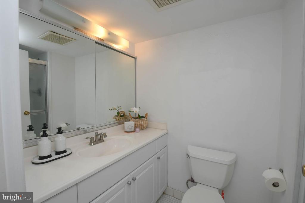 666 W Germantown Pike #2501