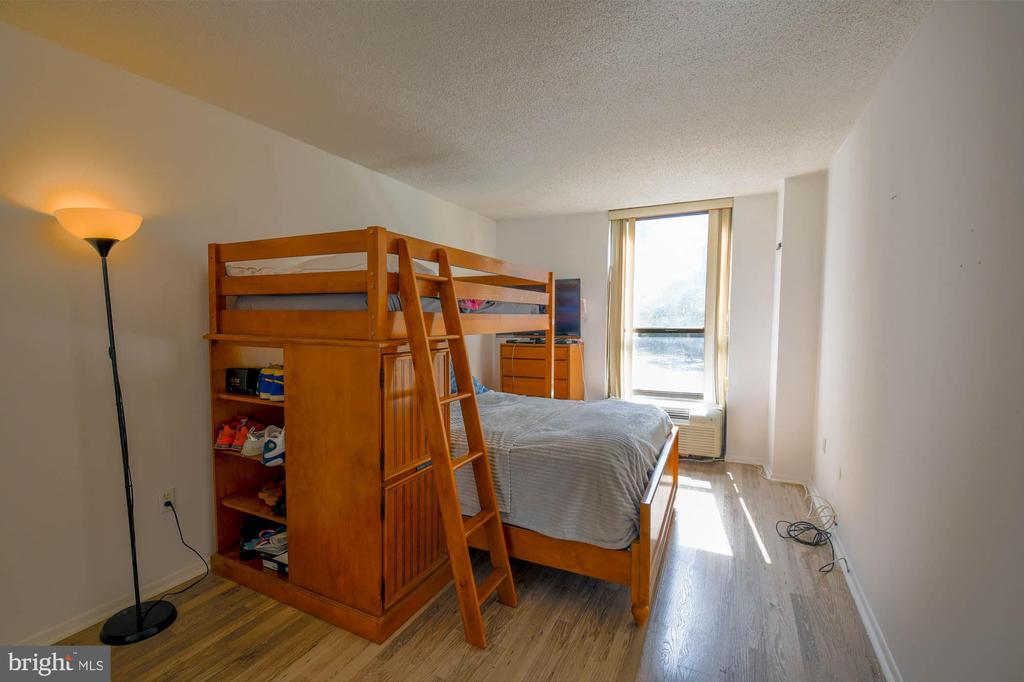 666 W Germantown Pike #2221