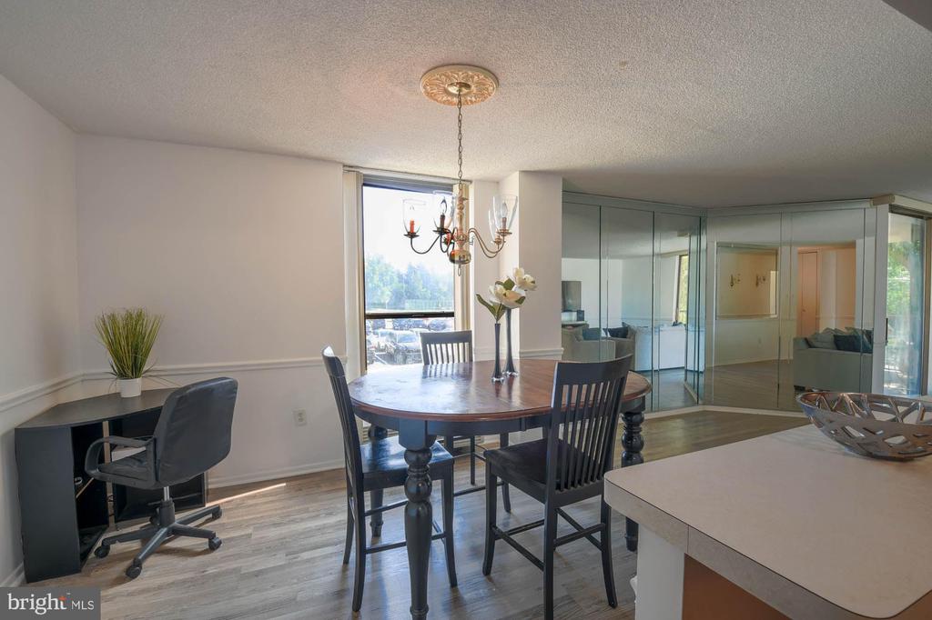 666 W Germantown Pike #2221