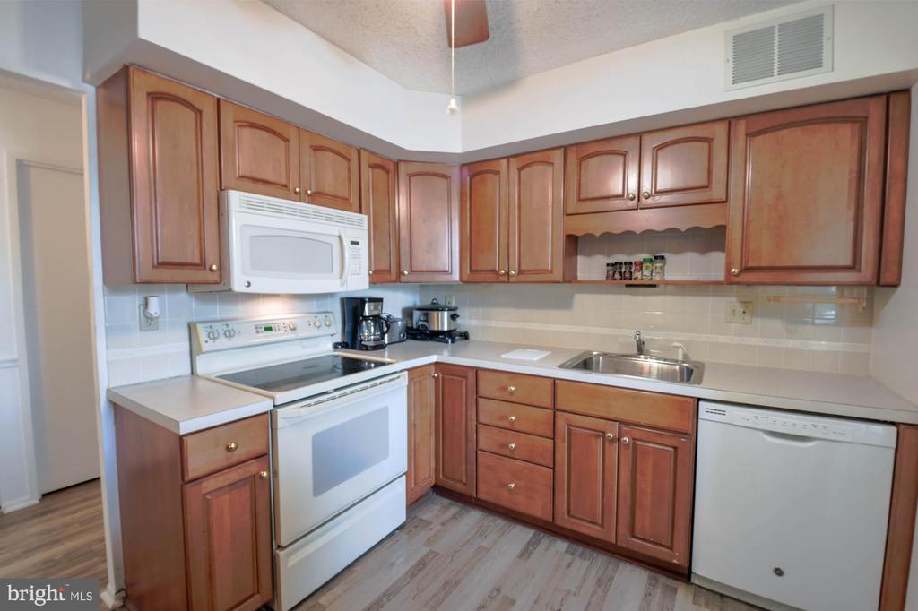 666 W Germantown Pike #2221