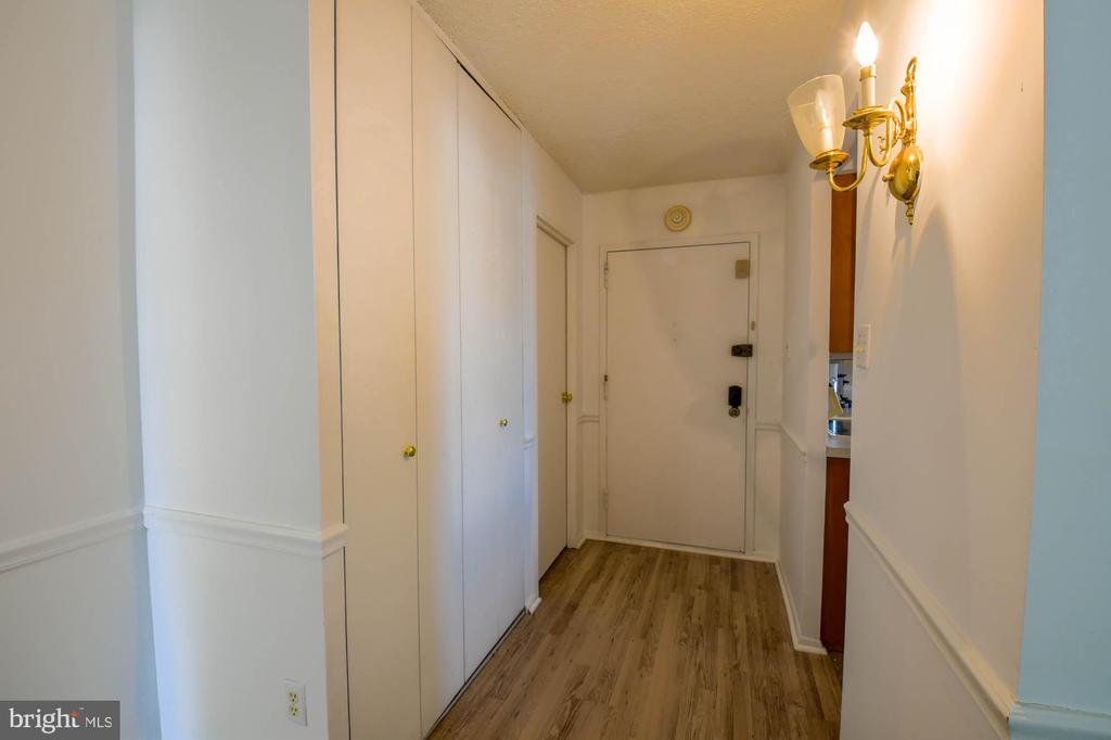 666 W Germantown Pike #2221