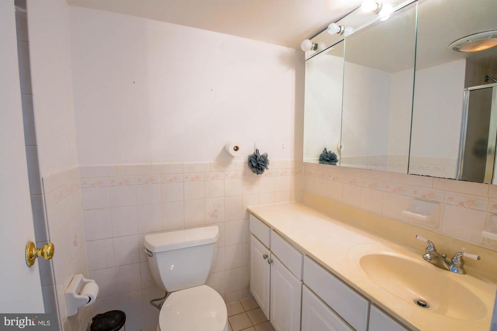 666 W Germantown Pike #2221