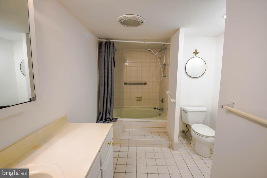 666 W Germantown Pike #2221