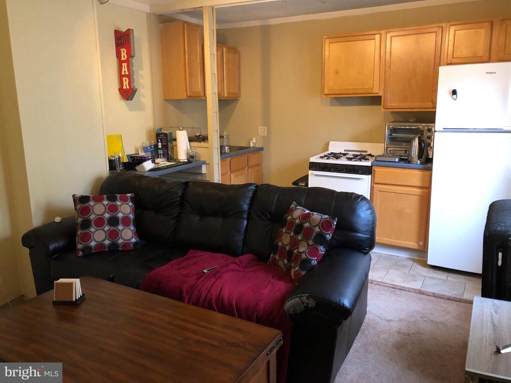 214 W 3RD AVE #FIRST FLOOR, REAR