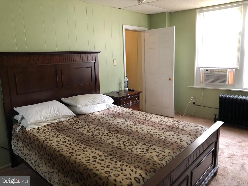 214 W 3RD AVE #FIRST FLOOR, REAR
