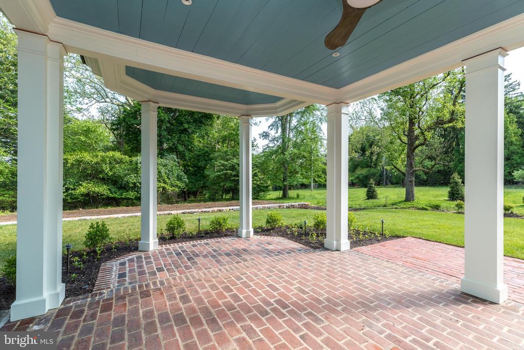 485 Lewis Ln
