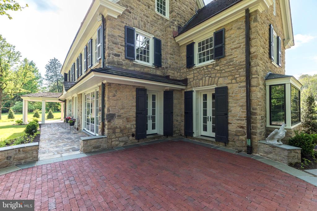 485 Lewis Ln