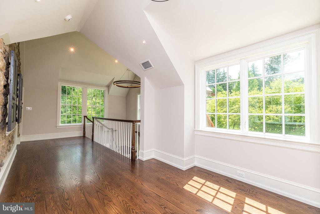 485 Lewis Ln