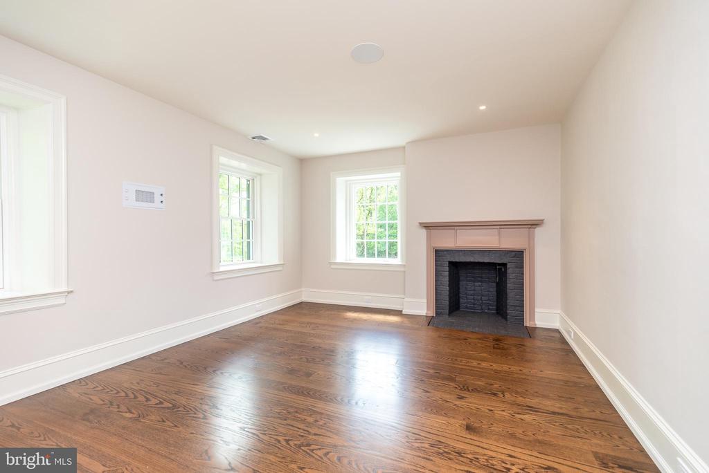 485 Lewis Ln
