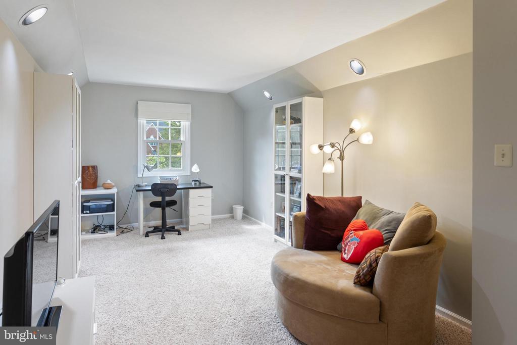100 Tracey Cir
