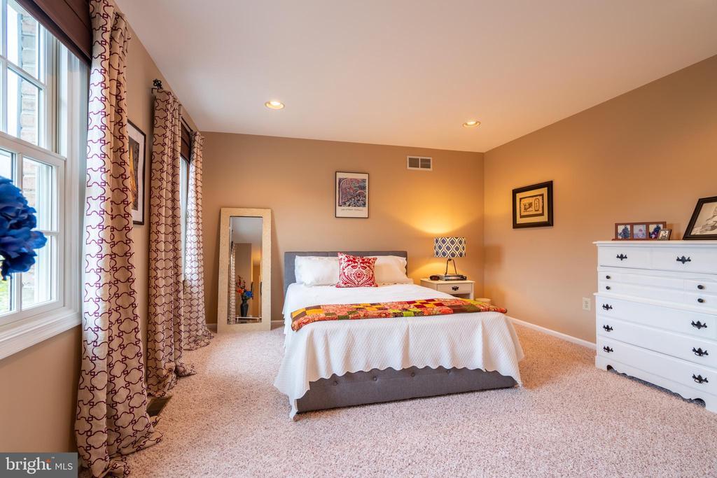 100 Tracey Cir
