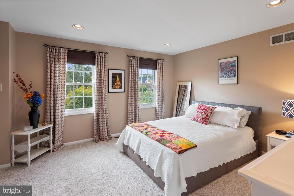 100 Tracey Cir