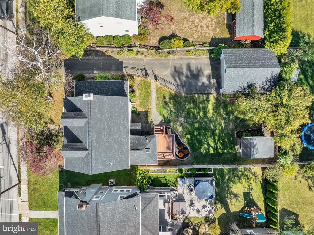 460 Tennis Ave