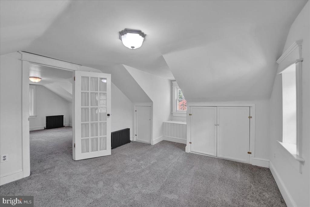 460 Tennis Ave
