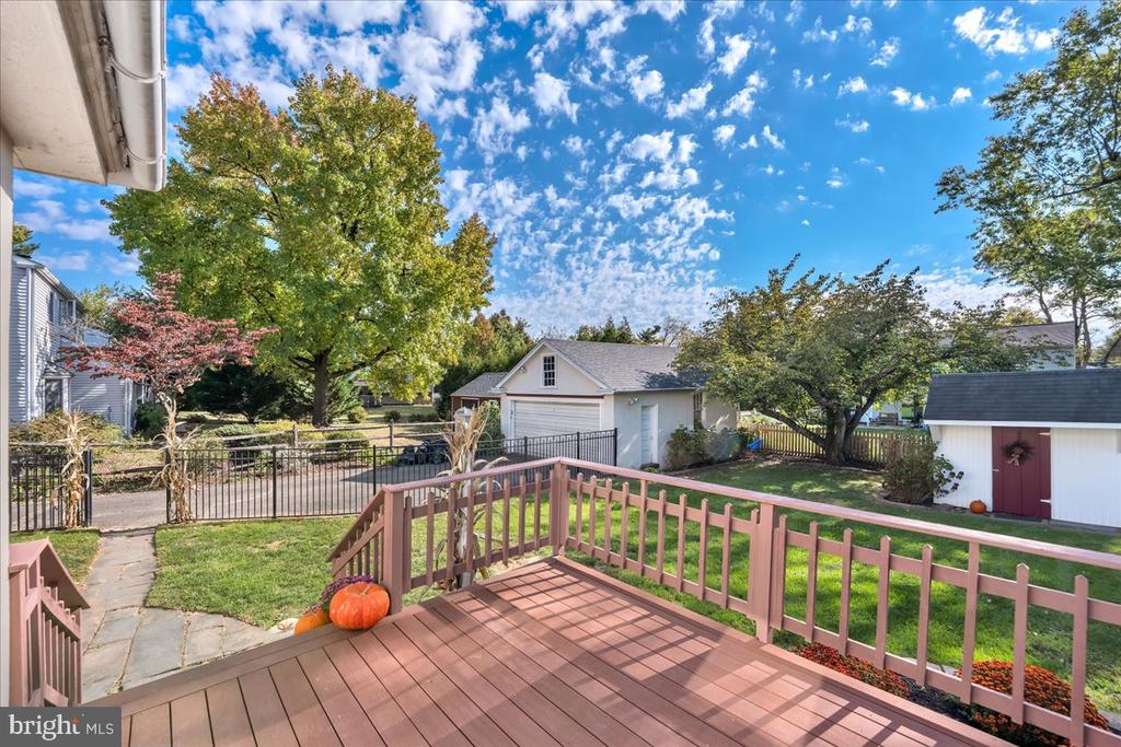 460 Tennis Ave