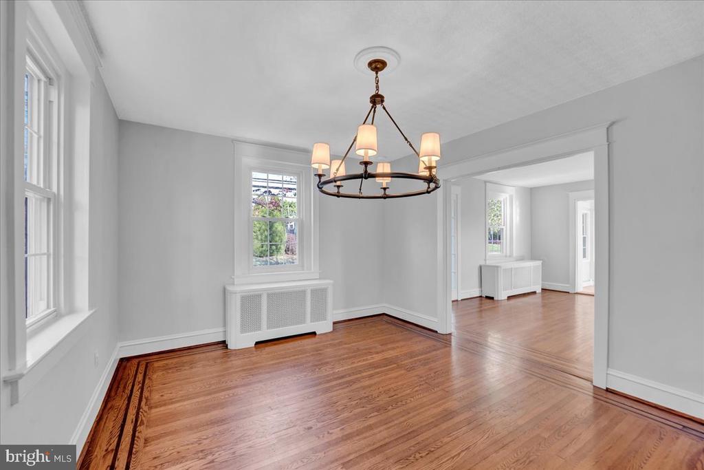 460 Tennis Ave