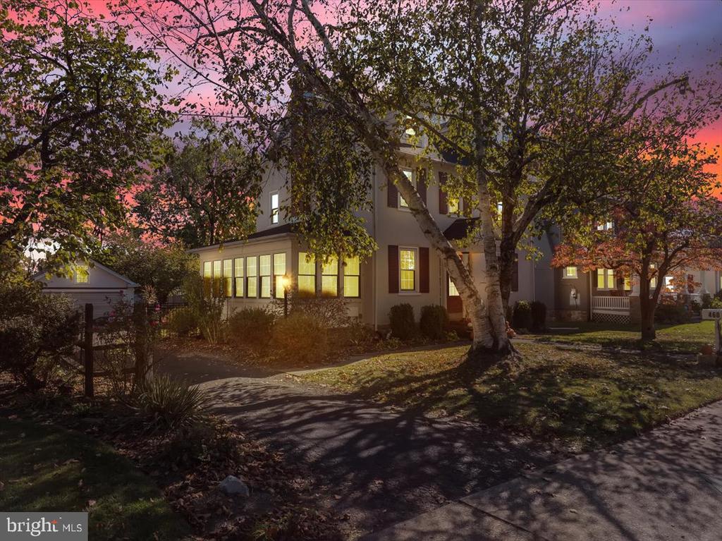 460 Tennis Ave
