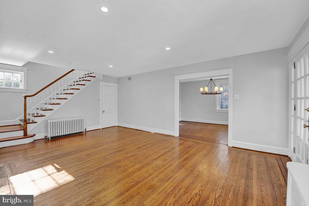 460 Tennis Ave