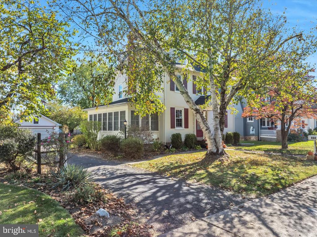 460 Tennis Ave