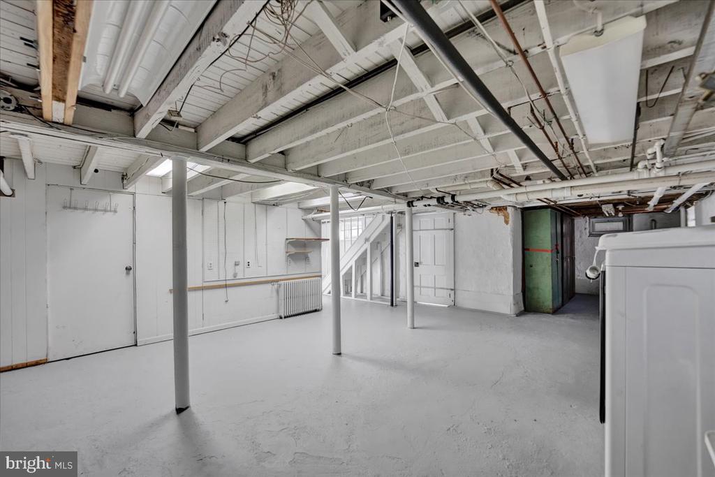 460 Tennis Ave