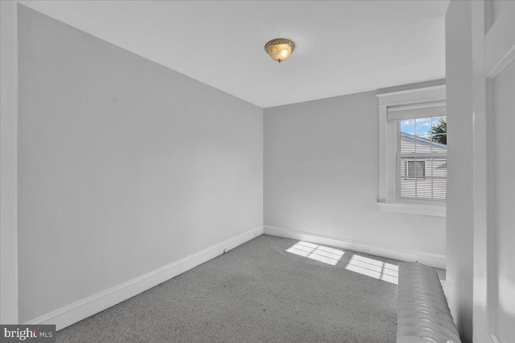 460 Tennis Ave