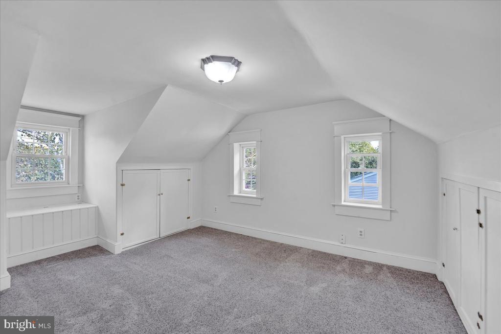 460 Tennis Ave