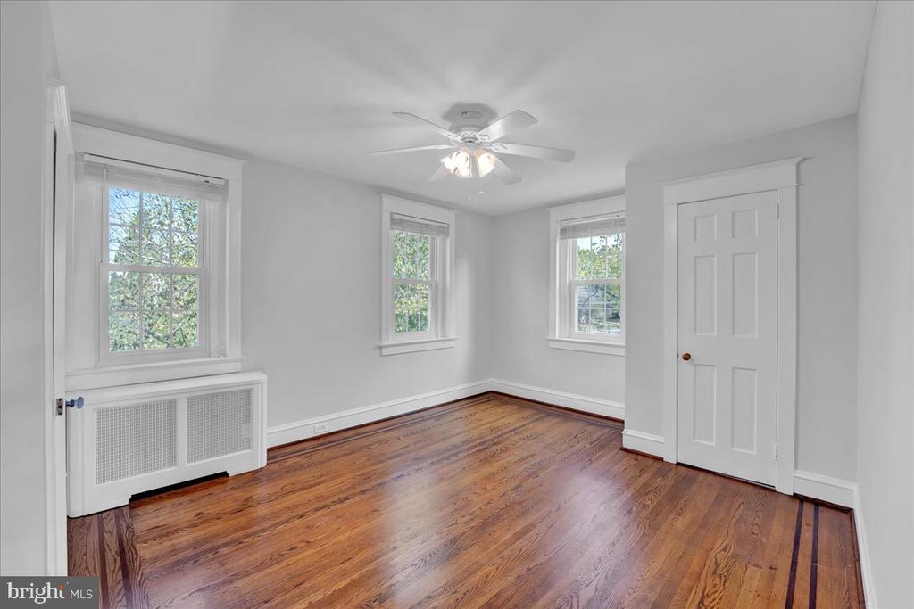 460 Tennis Ave