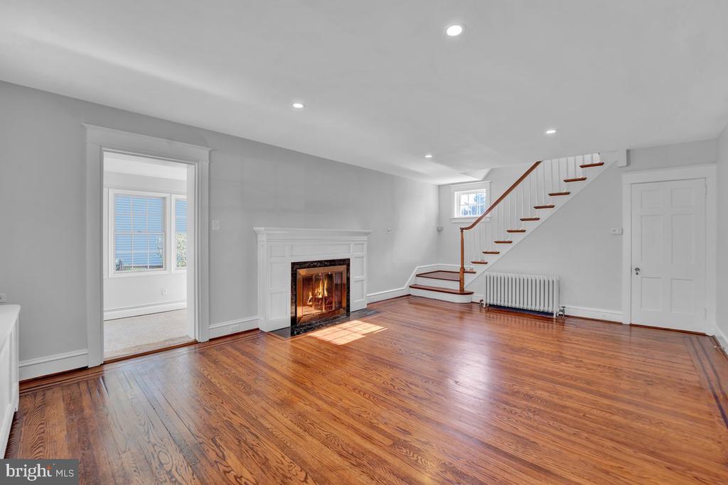 460 Tennis Ave