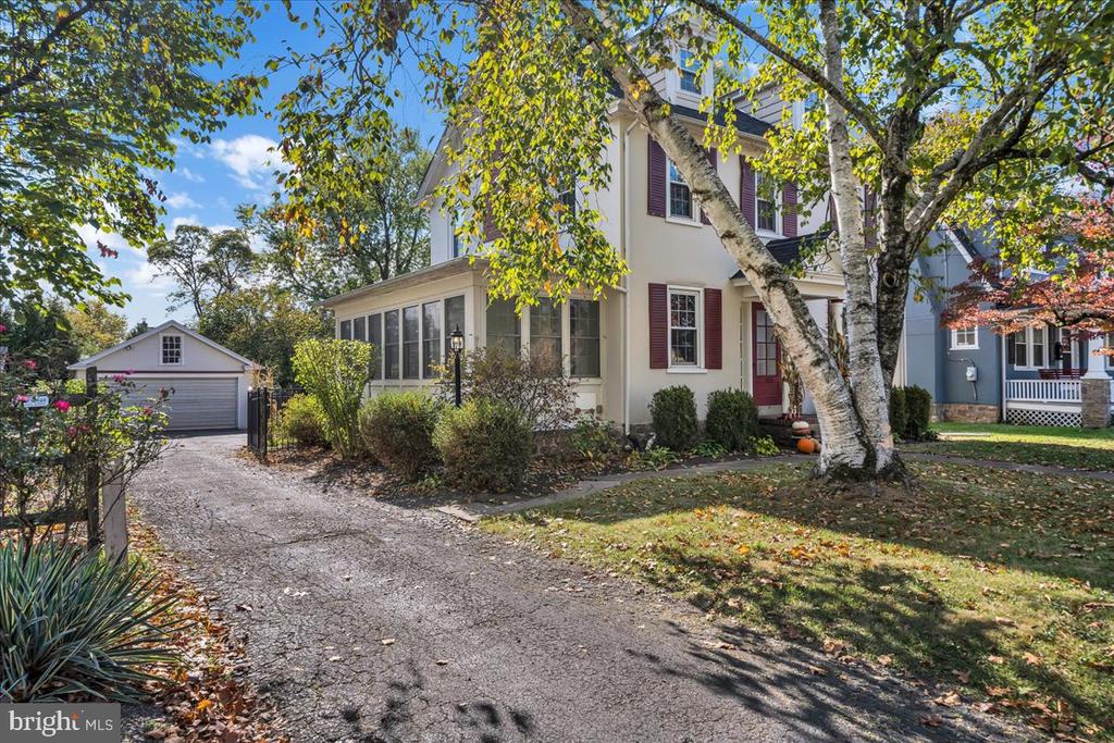 460 Tennis Ave
